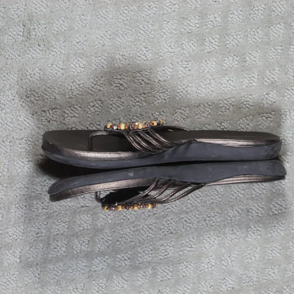 Gianni Bini Size 7.5 Brown Beaded Medallion Sandals